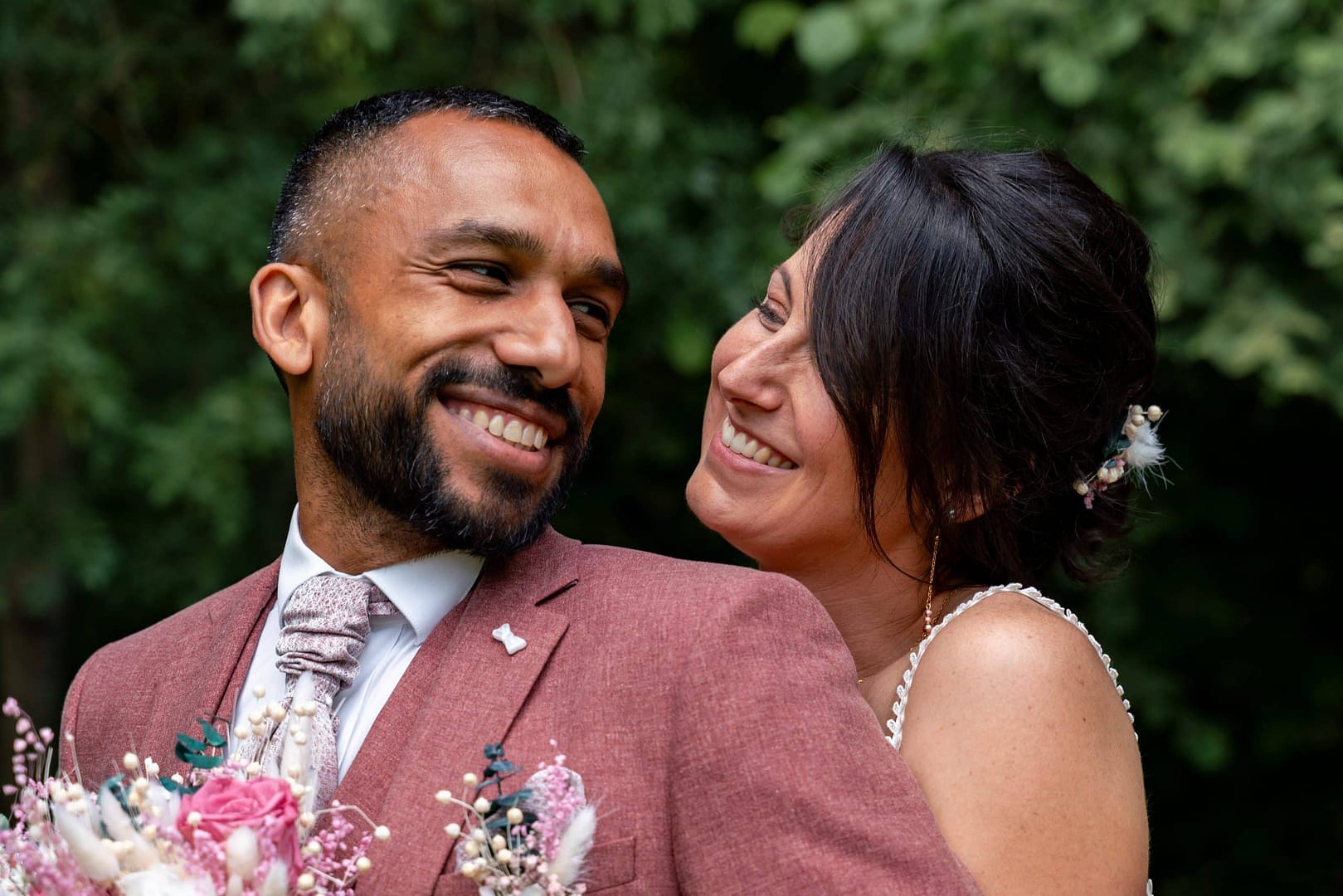 Conseils pour Rester Détendue et Naturelle lors de Votre Journée de Mariage
